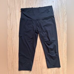 Teeki Black Cropped Yoga Leggings with Front & Side Cutouts size small